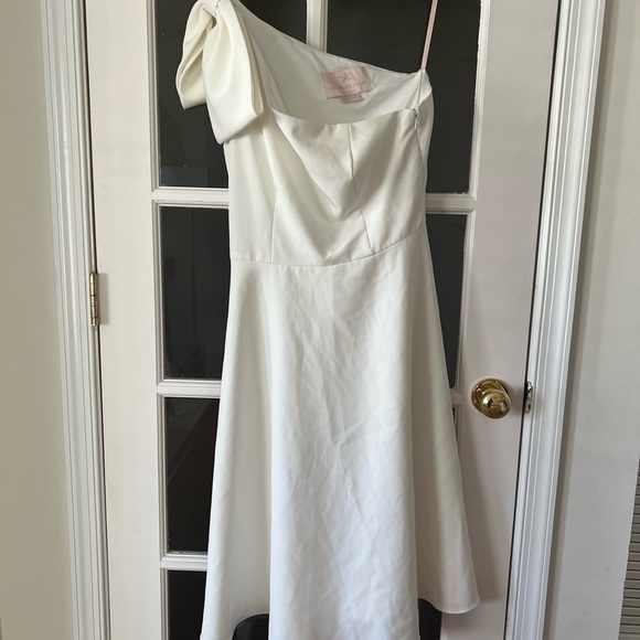 Gal Meets Glam Yvonne Bow One Shoulder Dress White - Picture 2 of 6